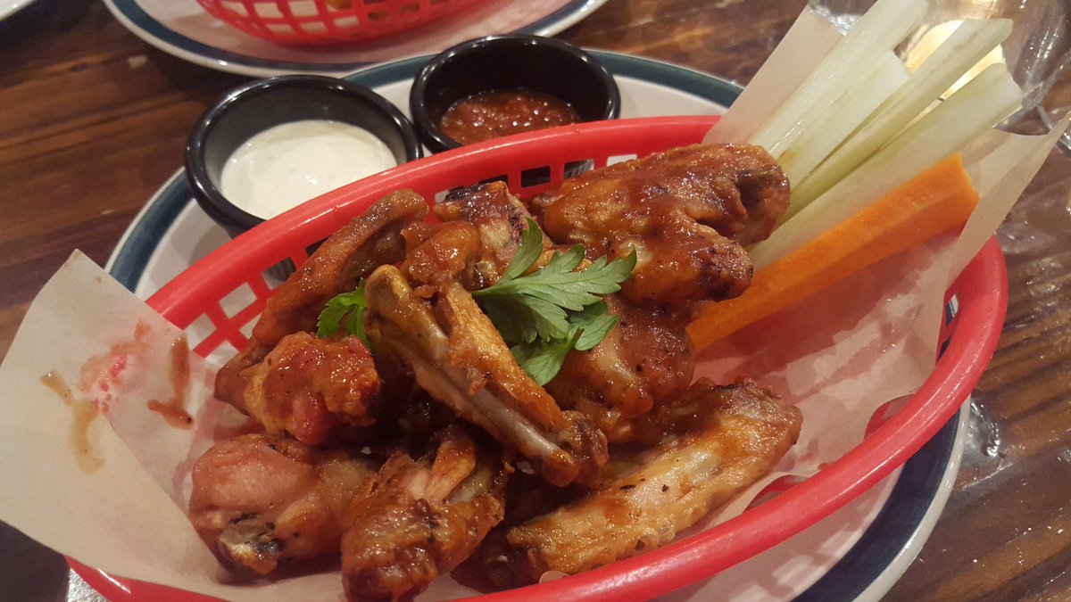 TweetThis_WA's tweet photo. My partner Joel is a wing addict &amp; he says these are winners. Trust Joel. @Miss_Kittys #Perth #pertheats #perthfood https://t.co/jjzgnQZtZu