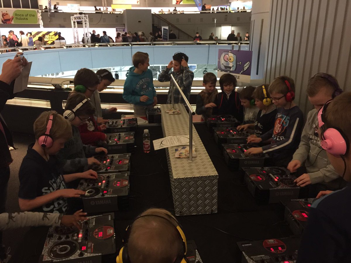 domijn_3's tweet photo. Domijn 3 bij de Robocup in het Evoluon! https://t.co/BNqbRth8vl