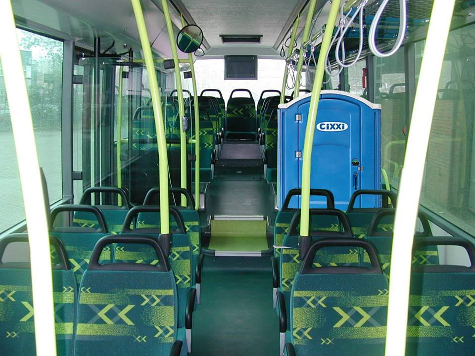 Nieuw: Inspelend op de behoeften van reizigers komen er toiletten in al onze bussen. Is dat geen opluchting?