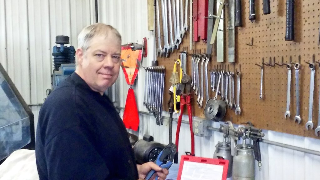 HectorsShop's tweet photo. At Bulls Eye Country Club with EM Tim filming an episode of Hector's Shop. WI Rapids, WI #HSOnTour @turfnet https://t.co/EHiJyRzgWf