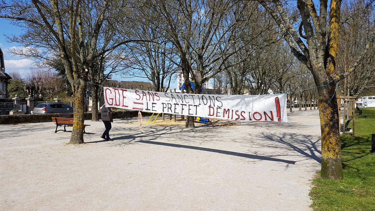 frorne's tweet photo. Mobilisés pour faire valoir les décisions de justice au @Prefet61 https://t.co/vkF3D2aVVw