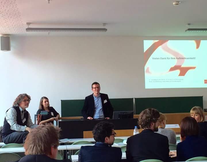 DGPuK2016's tweet photo. Aus dem Panel A19: "Fast jeder 4. Post, der einem Nutzer auf Facebook begegnet, ist ein politischer." #dgpuk2016 https://t.co/LqXVEnqx02