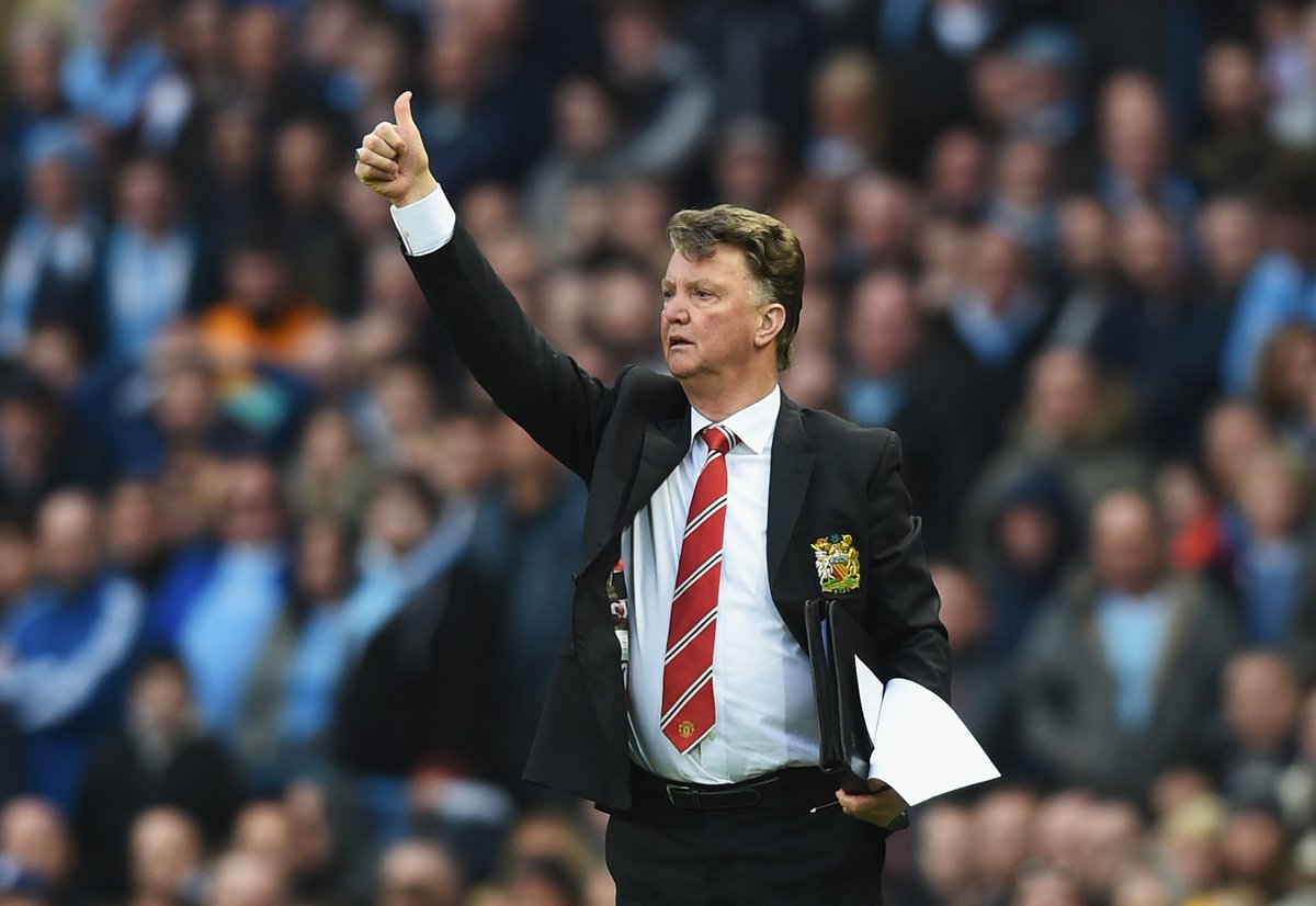 SuperSportTV's tweet photo. Sir Alex has urged Man Utd supporters to get behind manager Louis van Gaal >> https://t.co/izuIOvkpPS #SSFootball https://t.co/A0c9VLIh0d