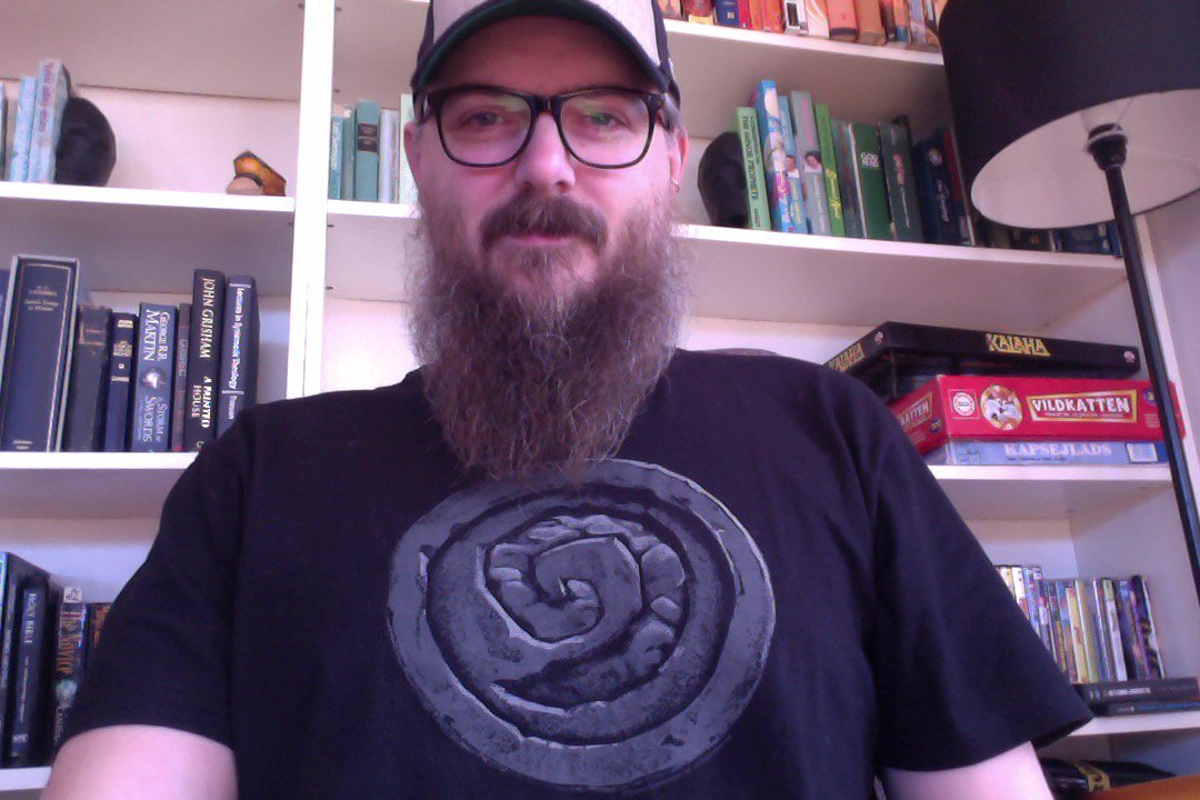 MichaelTangstad's tweet photo. Apparently I'm now flashing my inner 'nerdiness'. thx wife #Hearthstone #Blizzard #nerd #GotStuckAtLvl5Again https://t.co/J55Ag7yZtj