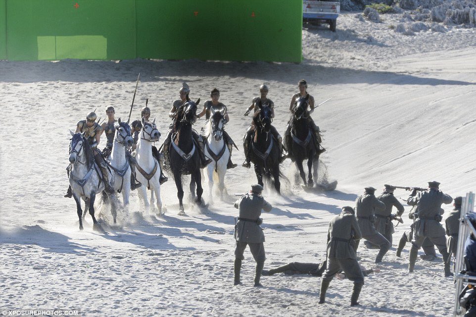 DC_Extended's tweet photo. New #WonderWoman movie Set photos! RT https://t.co/zc31dp1ZAU