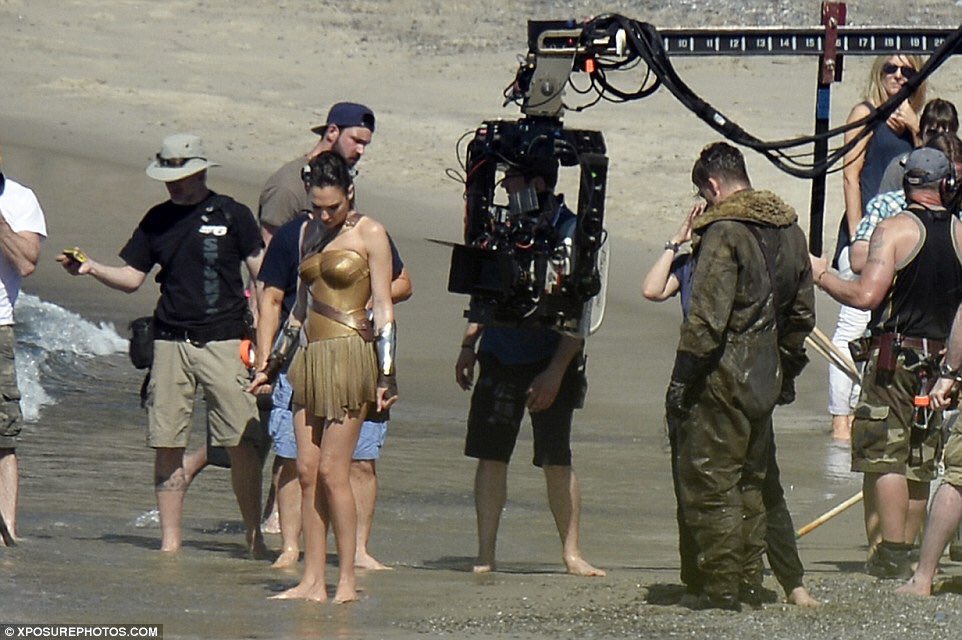 DC_Extended's tweet photo. New #WonderWoman movie Set photos! RT https://t.co/zc31dp1ZAU