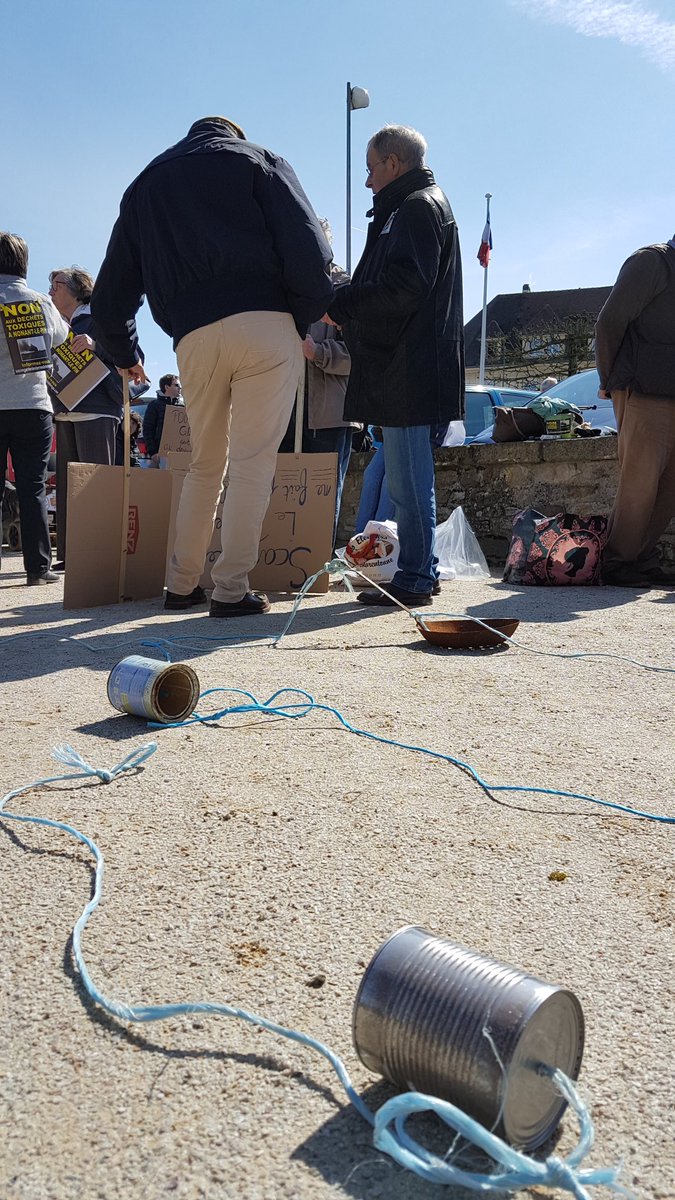 frorne's tweet photo. Nous avons trouvé les casseroles du @Prefet61 qui se couche devant l'industriel malgré les décisions de justice ⚖ https://t.co/193q2LCkI2