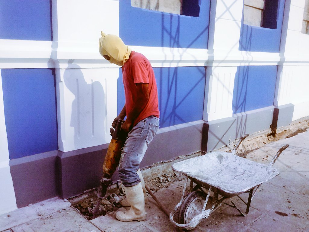 ATENEOdeMARACAY's tweet photo. #AlMomento trabajos en el @ATENEOdeMARACAY se dejan ver en eficiencia y rapidez. @TareckPSUV #Restauracion #TAM90 https://t.co/b0souS5xQD