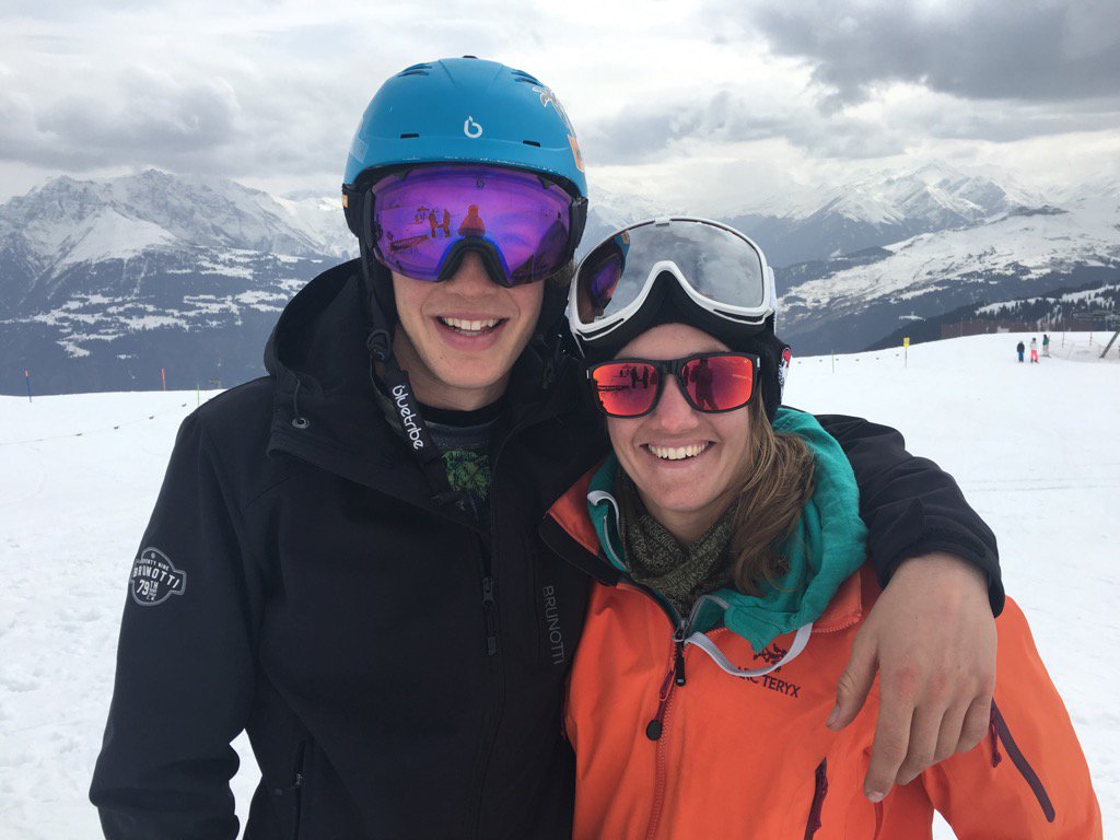 .<a href="/GlenndeBlois/">Glenn de Blois</a> en <a href="/BellBerghuis/">Belle Berghuis</a> winnen NK snowboardcross! @LAAX_resort #NKsnowboardfreeski