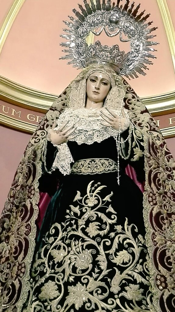 HdadCachorro's tweet photo. Ntra Madre y Sra del Patrocinio regresa a su camarín tras la #SSanta16. #TDSCofrade https://t.co/S5srHpFusM