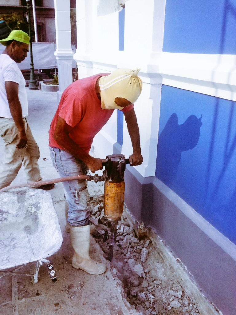 ATENEOdeMARACAY's tweet photo. #AlMomento trabajos en el @ATENEOdeMARACAY se dejan ver en eficiencia y rapidez. @TareckPSUV #Restauracion #TAM90 https://t.co/b0souS5xQD