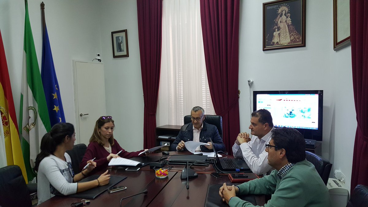 JAGarciaBonares's tweet photo. Hoy hemos firmado el convenio para la campaña de !No más excrementos de perros! en #Bonares @mmarinap https://t.co/ECWsp4iauy