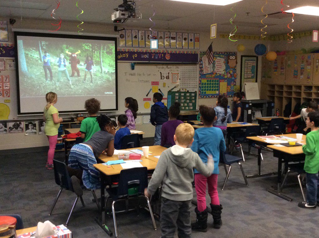 codacusc's tweet photo. Getting our wiggles out this morning with a little moosetube! #TeamComanche512 @Buffaloes_SMSD https://t.co/PZjngJcmGb