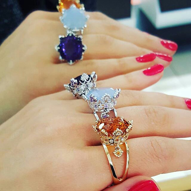 Кто сказал, что корону можно носить только на голове? ;)
#valerygold #кольцокорона #драгоценности #glamour #золото