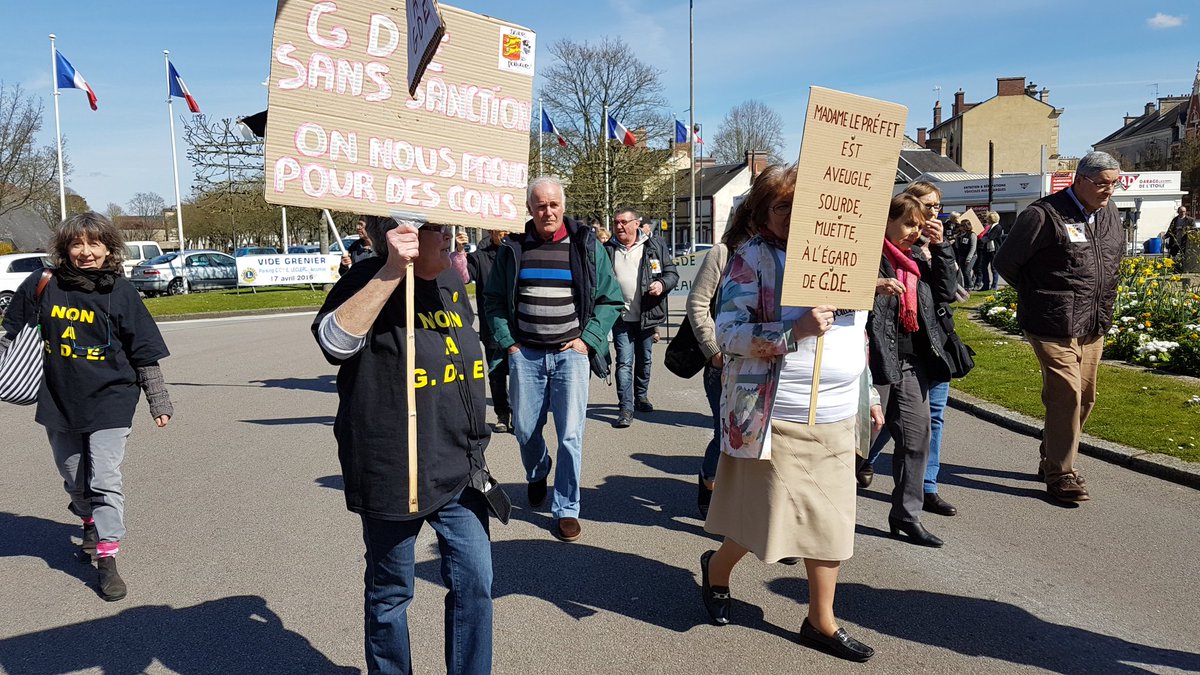 frorne's tweet photo. "GDE, si tu savais.. 
Ta décharge, ta décharge...
GDE si tu savais... 
Ta décharge où on s'la met" 🎶 https://t.co/vz45JbxYmI