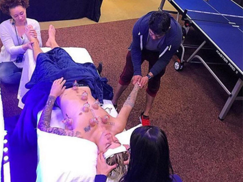 zesty_fashion's tweet photo. #JustinBieber Gets Cupping Therapy &amp; Head Massage Before Arizona Concert ... https://t.co/VEMAHUHViP #Fashion #Style https://t.co/9y2HC2pljD