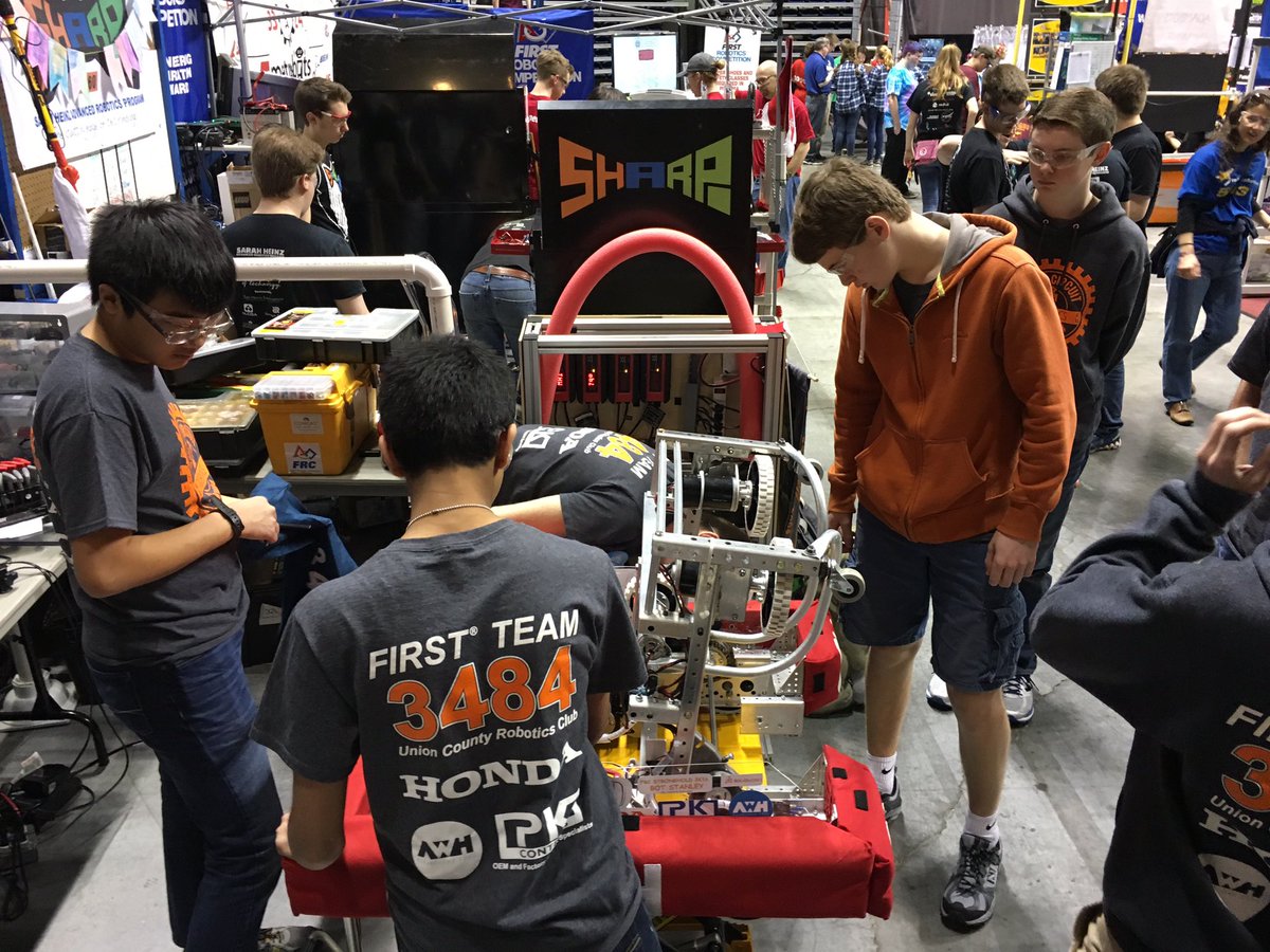 UCRobots's tweet photo. Lost a wheel but kept on scoring! Won the first match. #omgrobots #frcqueencity https://t.co/8VZ1SkDBYS