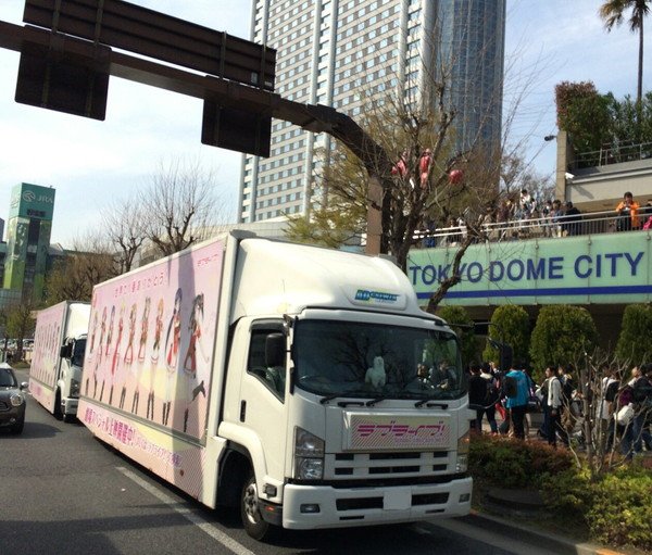 【ラブライブ！ありがとうトラック】東京ドームを目指して全国横断したトラック、無事帰庫しました。走行距離１号車：8234km、２号車：6296km、総走行距離14530kmの旅でした！ありがとうございました！ #lovelive