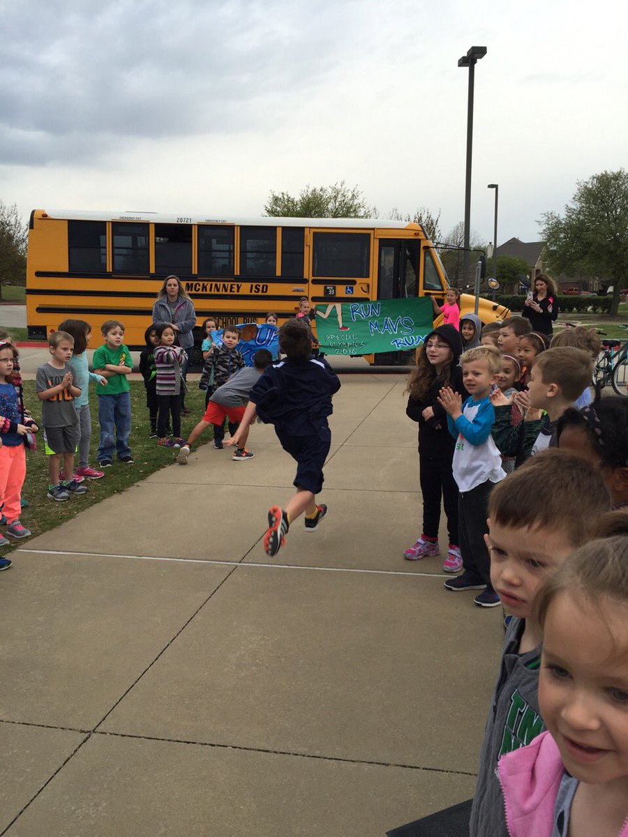 ProvoHeather's tweet photo. Special Olympics send off! Good luck athletes! #MISDSpEd #eddelem https://t.co/fxb886AFzN