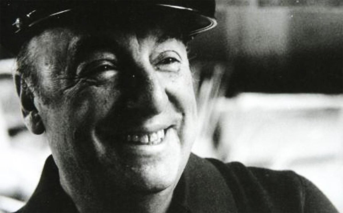 "El #vino abre las puertas con asombro y en el refugio de los meses vuelca su cuerpo de empapadas alas rojas.”