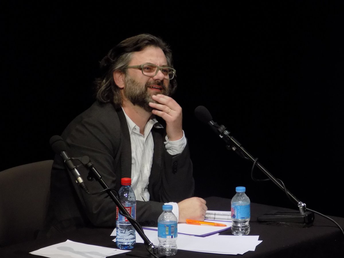 Trensistor's tweet photo. Huitième heure de direct, mais on tient bon. TrensHistoriens avec @DamienBoquet. Le rire au Moyen-Âge #JDR2016 https://t.co/03dTfonZoG