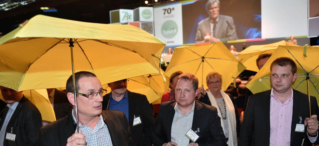 LeTelegramme's tweet photo. Congrès #FNSEA. Quand les agriculteurs tournent le dos à #LeFoll
https://t.co/SgIt7IzpI3 https://t.co/wOcc1cunpu