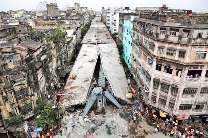 Whippenz's tweet image. 💛💚🇮🇳🕊🙏🏽
#India Company #IVRCL Charged With Attempted #Murder In #Kolkata Overpass Collapse

⏩edition.cnn.com/2016/04/01/asi…