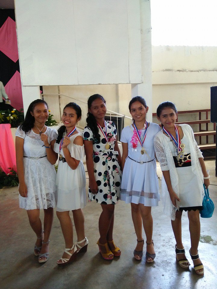 ethylboholl's tweet photo. There are things intended to make us stronger and better. ☺😘😍💖
#JHSCompleters #MovingUpCeremony2016 #WeReallyDidIt😃 https://t.co/iwXQ9EYkIw