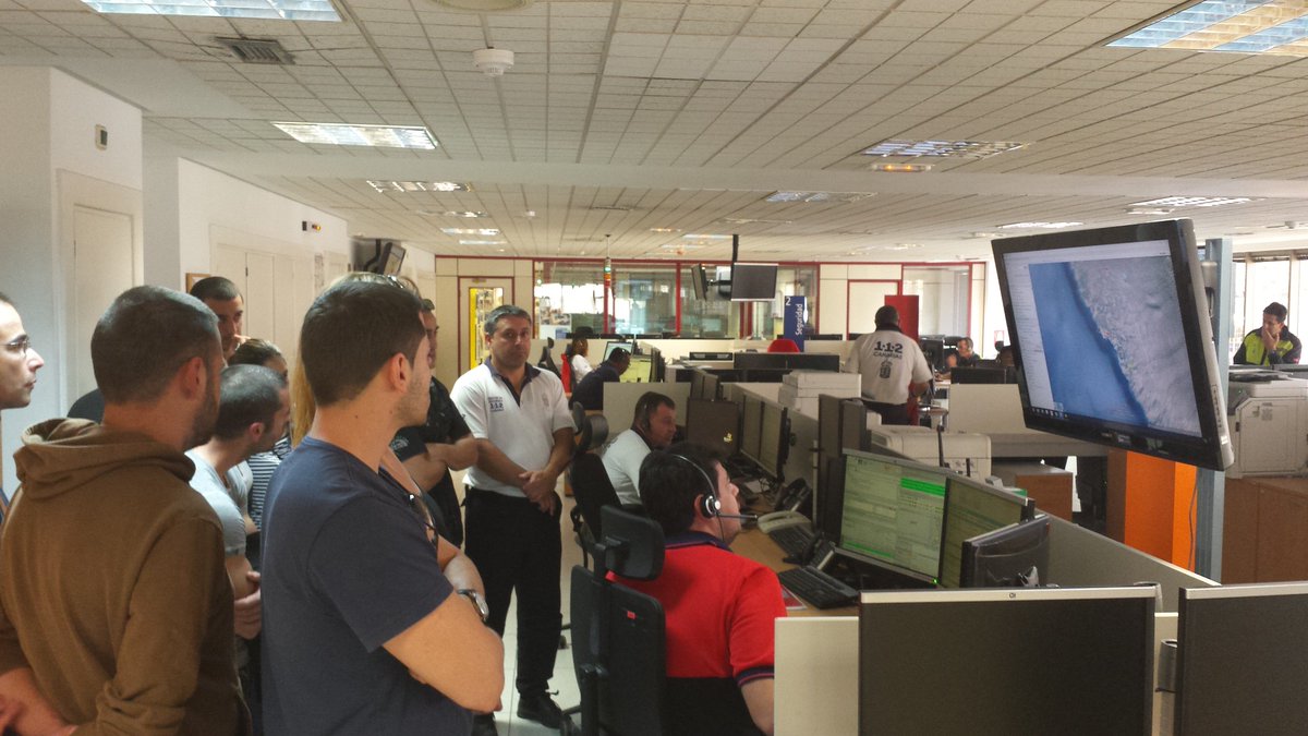 112canarias's tweet photo. Hoy hemos compartido experiencias con futuros Técnicos en Emergencias Sanitarias-IES Alonso Pérez Díaz S/C #LAPALMA https://t.co/tlGDEFLs4c