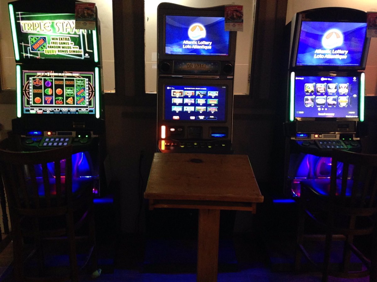 Runaway_Podium's tweet photo. Taking a break at the slot machines, hopefully I don't get carried away with my allowance from @CraigJollymore https://t.co/NgA7aXQapO