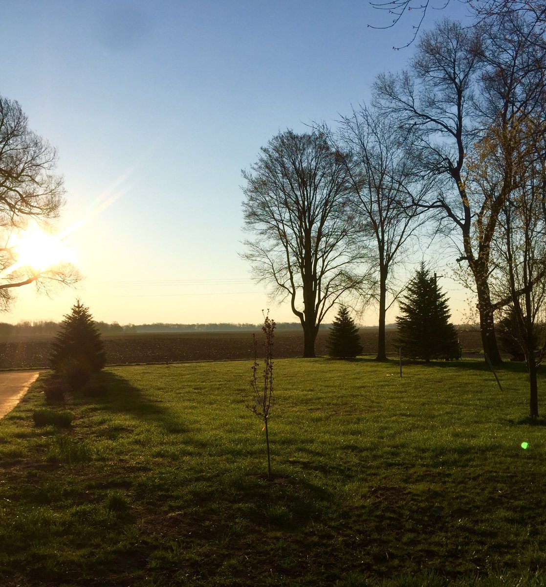 SugarCreekMaltJ's tweet image. Nasty weather from yesterday brought a nice sunrise this morning at the malt house. Cheers to #INBeer #localmalt