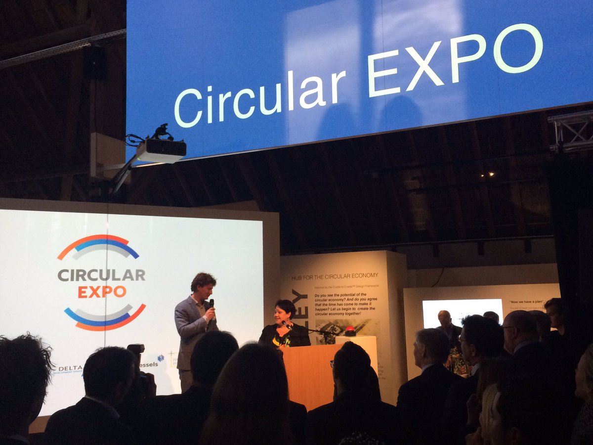Manon_Klein's tweet photo. De #circularExpo officieel geopend door sts Dijksma en @GuidoBraam. Prachtig overzicht van circulaire economie https://t.co/oclQ2qdvVX