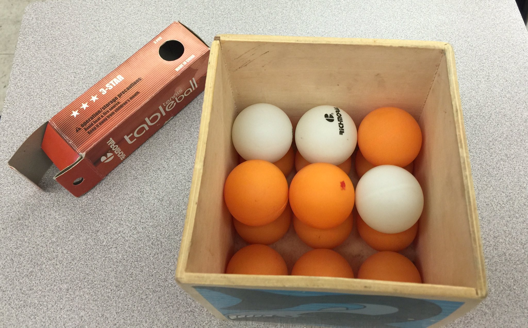 Box of ping-pong balls packed per 100 - HeBlad