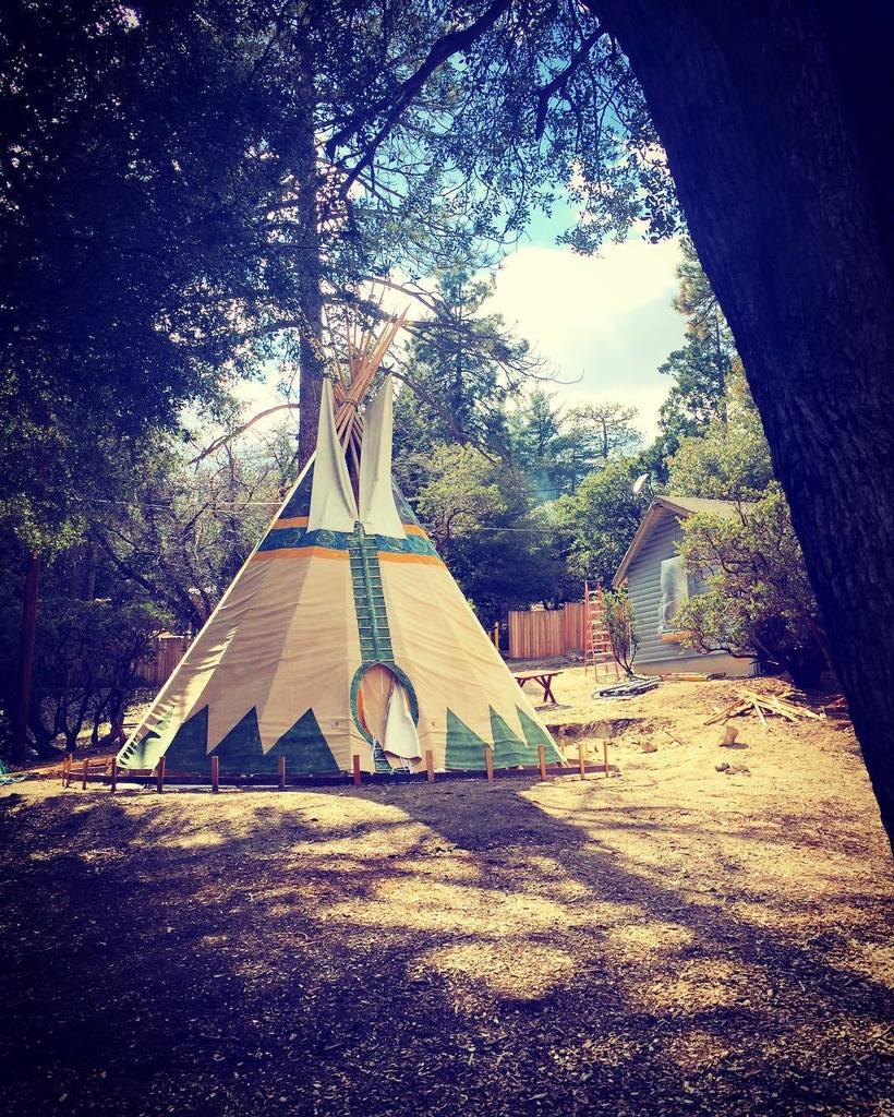 regretfactory's tweet photo. By brass_tack Morning campers... #hicksvillepines #idyllwild #springbreak #glamping #teepee #moonrisekingdom #wesan… https://t.co/6sDP8TjEuK