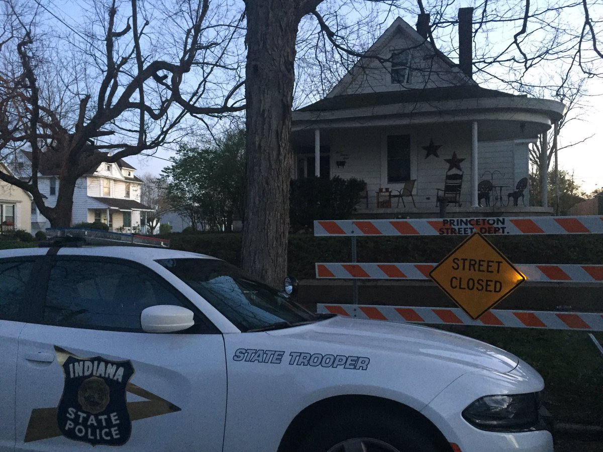 ISPEvansville's tweet image. Gibson: Police started to arrest alleged drug dealers at 6 a.m.  13 suspects have been arrested.