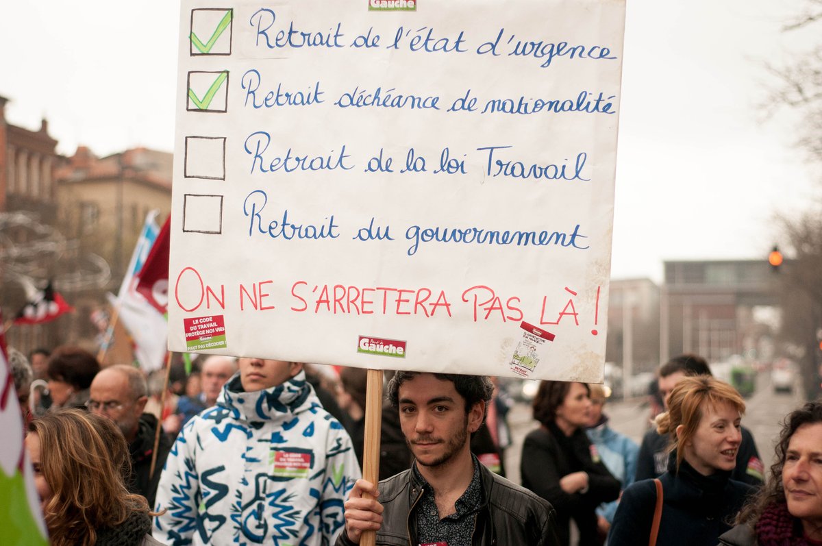 MacadamViril's tweet photo. On s'arrête là, ou on continue ?! Manif du #31mars contre #LoiTravail : encore 2 cases à cocher... #OnLacheRien https://t.co/EFiohpYlAp