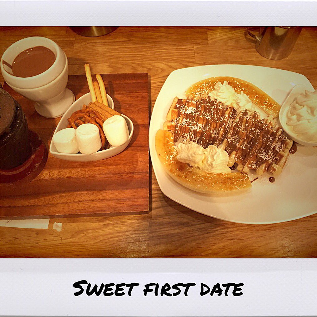 chocoberrydh's tweet image. Open 12-11pm today.#minicampfire #wafflewinnipeg #marshmallow #winnipegdesserts #osborne #osbornevillage