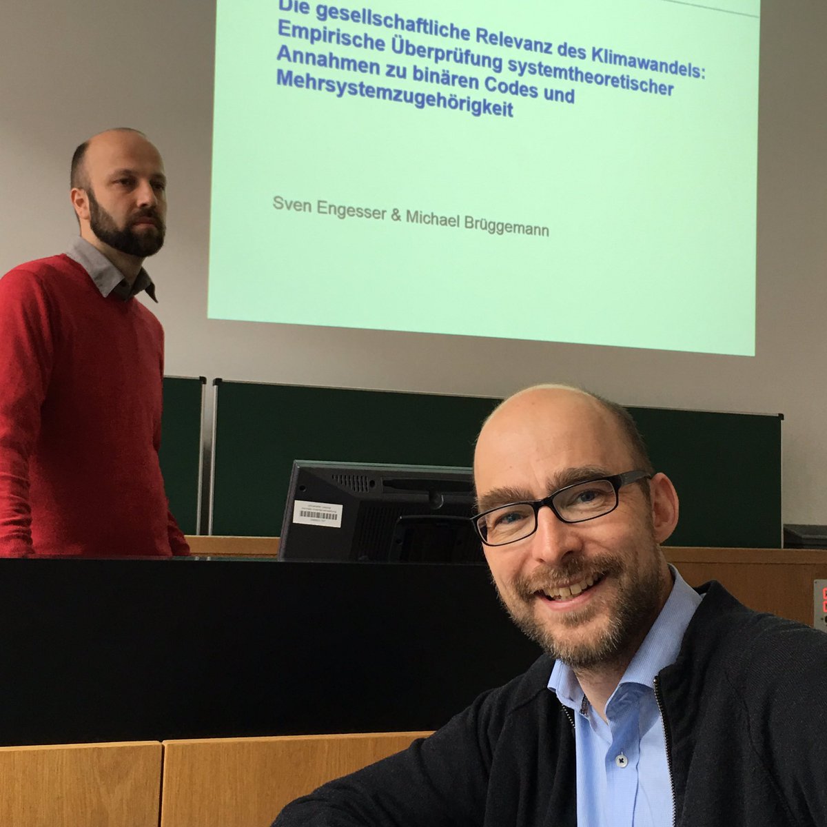 VinzenzWyss's tweet photo. Auf der Suche nach #Mehrsystemrelevanz | Interessante Operationalisierung von Engesser &amp; @MichaelBruegge #dgpuk2016 https://t.co/fMDcHrD6Vi