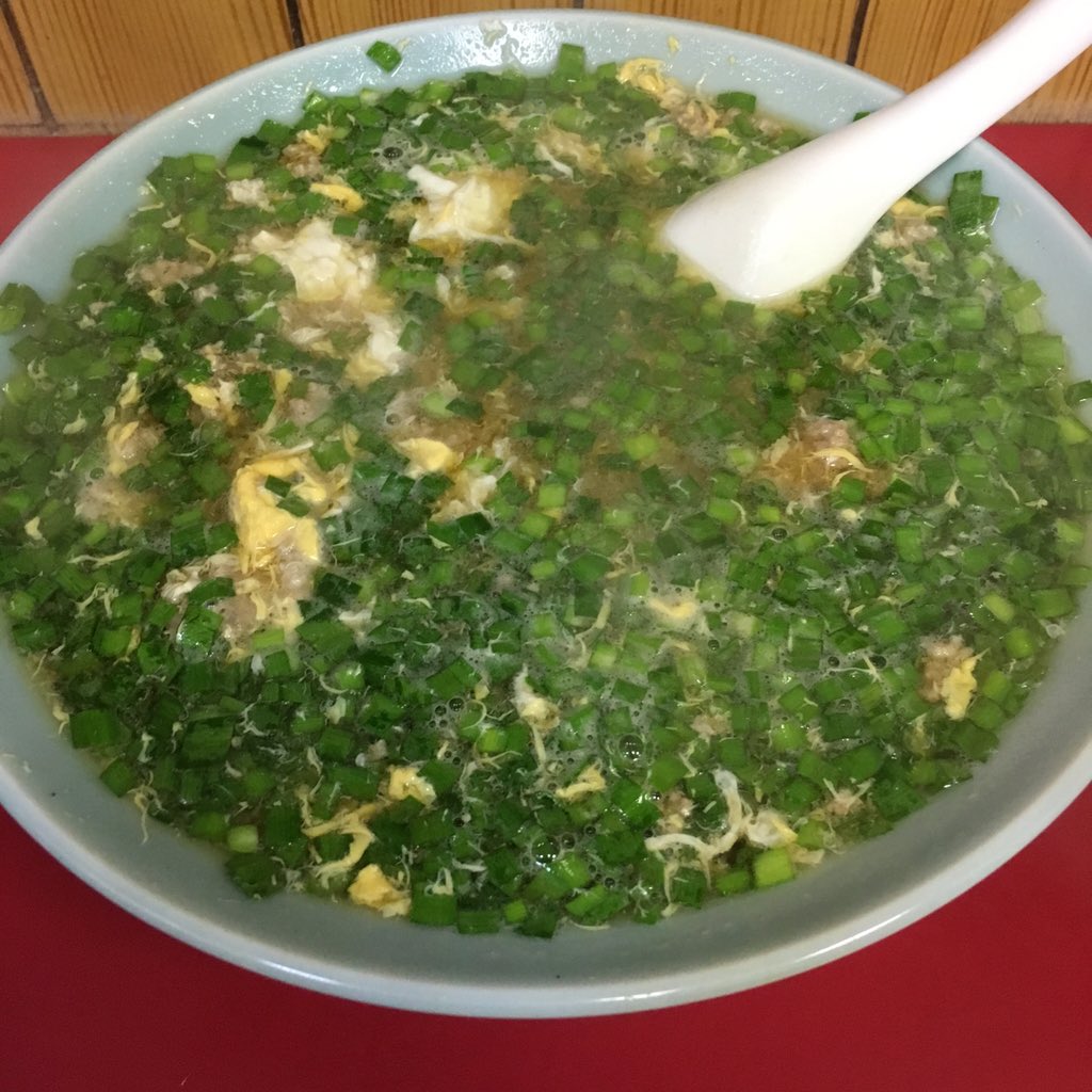 fudatzkee's tweet photo. さみーから久々味味のニラそば。うますぎる。あったまる。🍜
#ニララーメン
#味味
#学芸大学 https://t.co/4X0nygIjiA