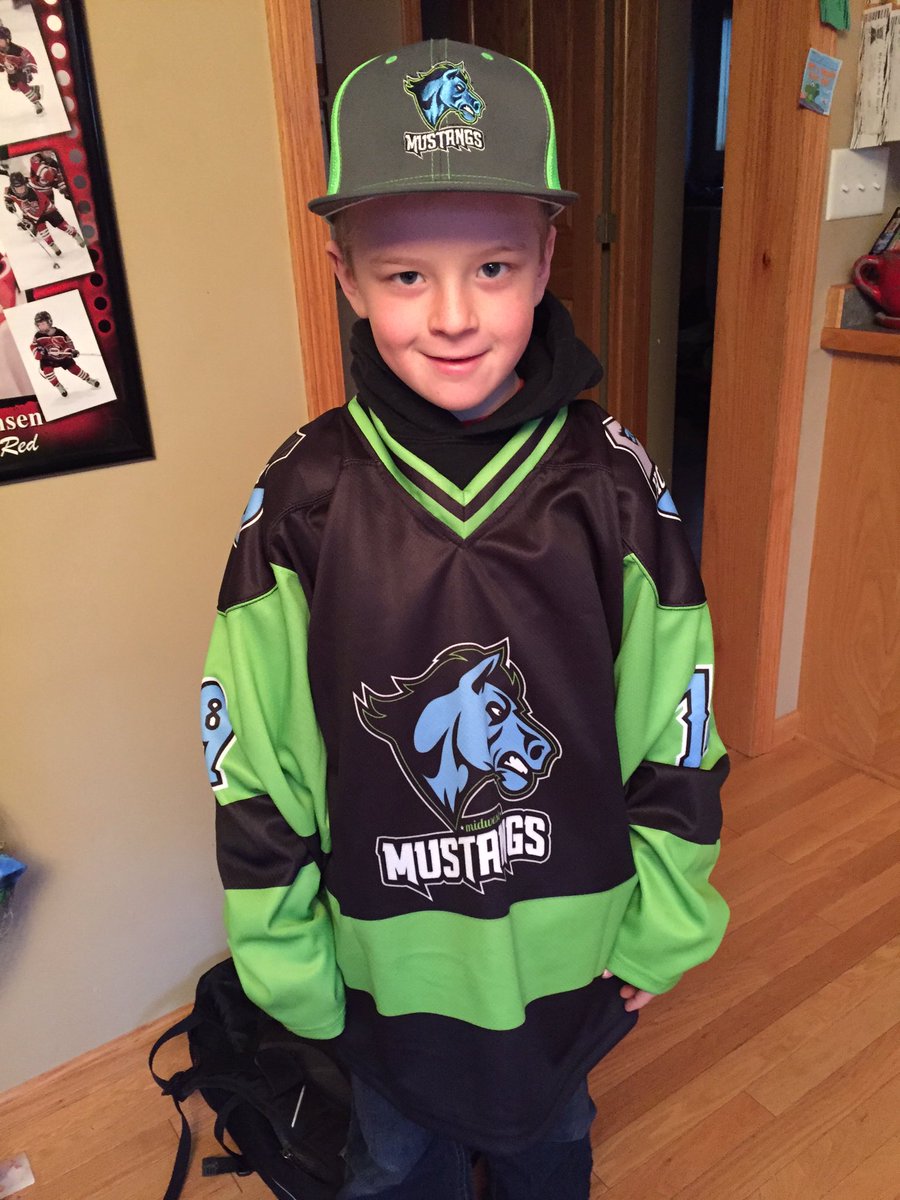 chadjansen31's tweet photo. @08MustangsGreen Sweet jerseys #HockeyLife #MidwestHockeyMustangs #DreamBig #DangleSnipe&Celly https://t.co/3l4EAY3GCG