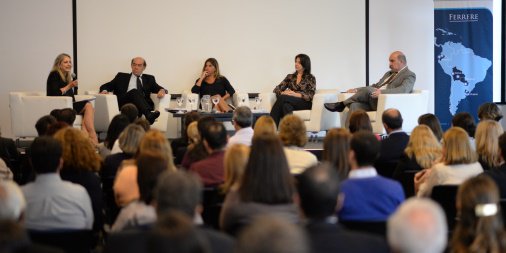 ferrere's tweet photo. FERRERE presentó libro sobre compras estatales https://t.co/UZu3mMkOST #TOCAF https://t.co/hjqP7W4jeE