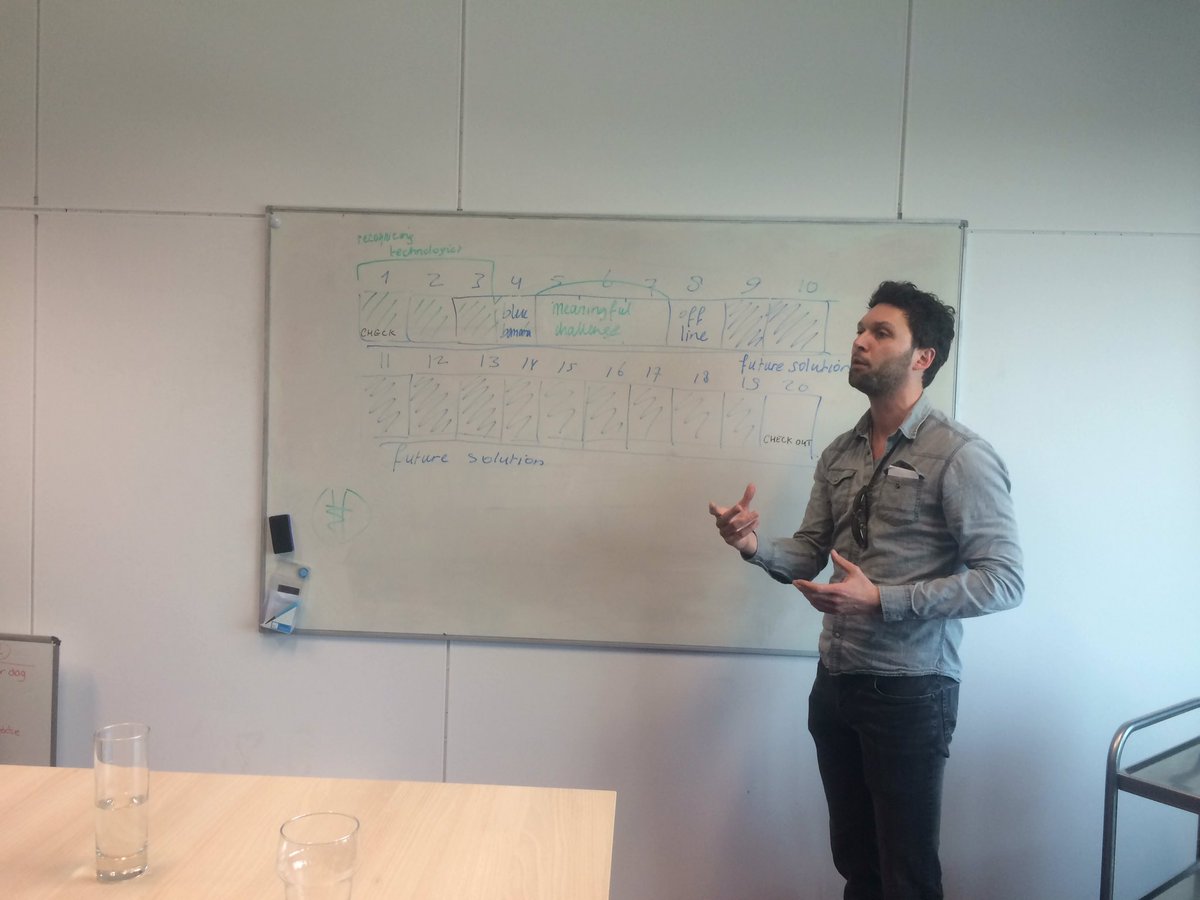 RT <a href="/FontysED/">Fontys Edu Designers</a>: Ondernemende houding <a href="/WonderLab_S/">WonderLab_S</a> de opzet van #minor embrace tec wordt gepitcht door @PeterBiekens