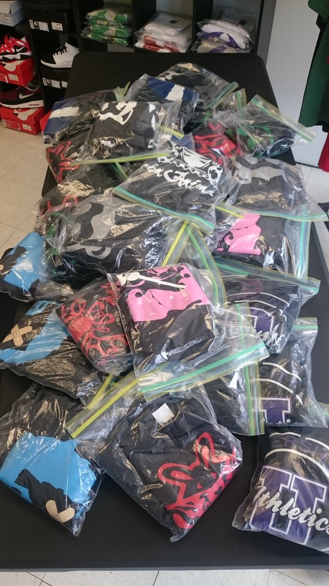 inkwell75's tweet photo. FEW HOODIES ON THE TABLE JOIN US #URBNANIMAL #INKWELLDESIGNZ #CATCHDATWAVE #STREETFASHION #URBANWEAR #BRANDING https://t.co/FetS5ZaCMF