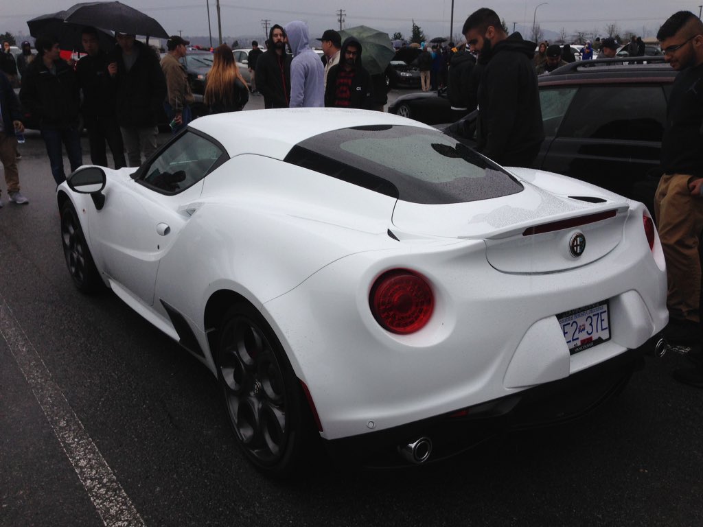 HustleGarage's tweet photo. Alfa Romeo 4C #Revscene https://t.co/IB0sg2qmCF