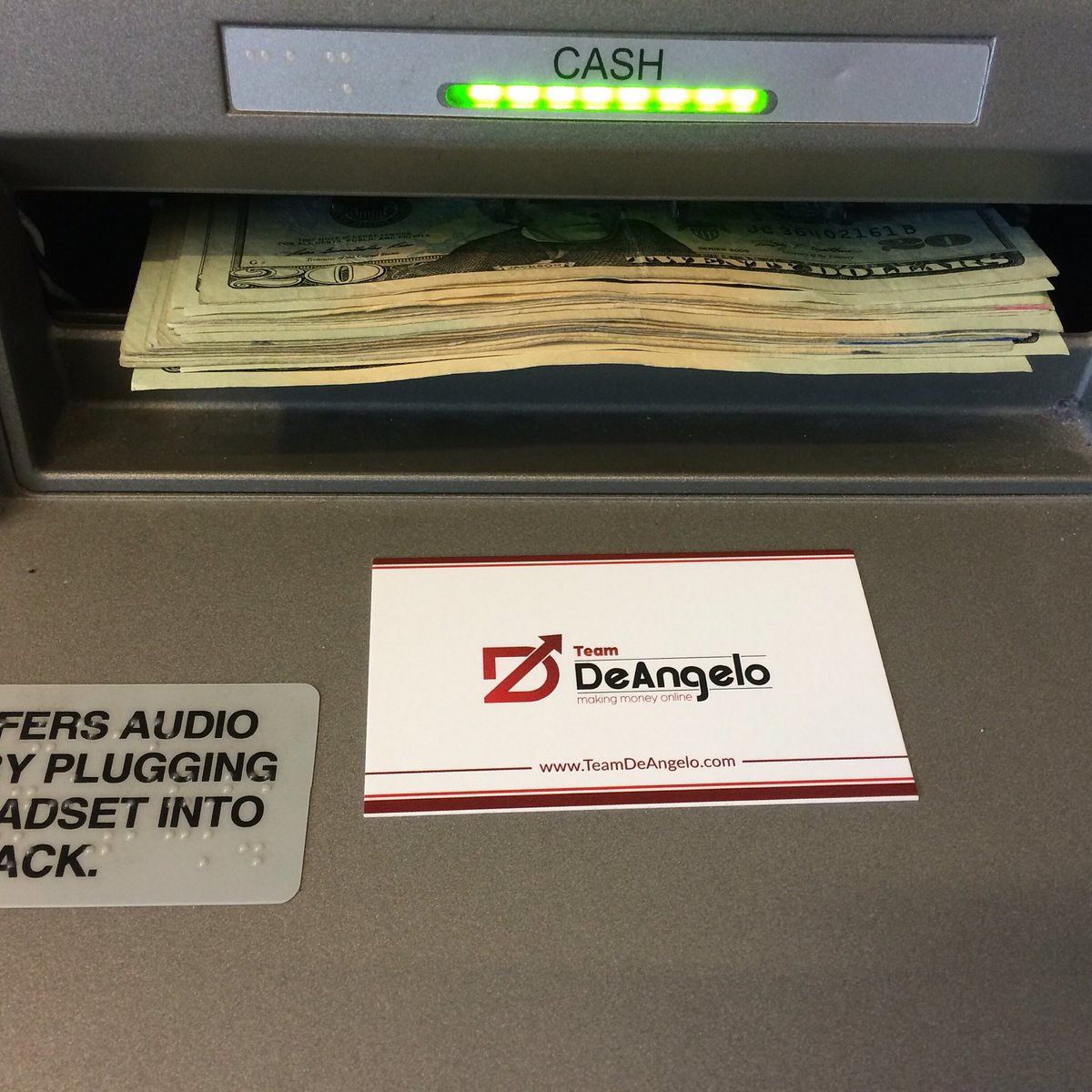 DeAngelocobb's tweet photo. Looking for a way to make money online? Don't want to work online? Offline jobs available. https://t.co/sKfHeqiUlq https://t.co/EAMCFdHlQR