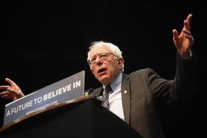 KGWPolitics's tweet image. The Bernie Sanders rally begins at 1 p.m. in Vancouver. Click here to WATCH LIVE: on.kgw.com/live