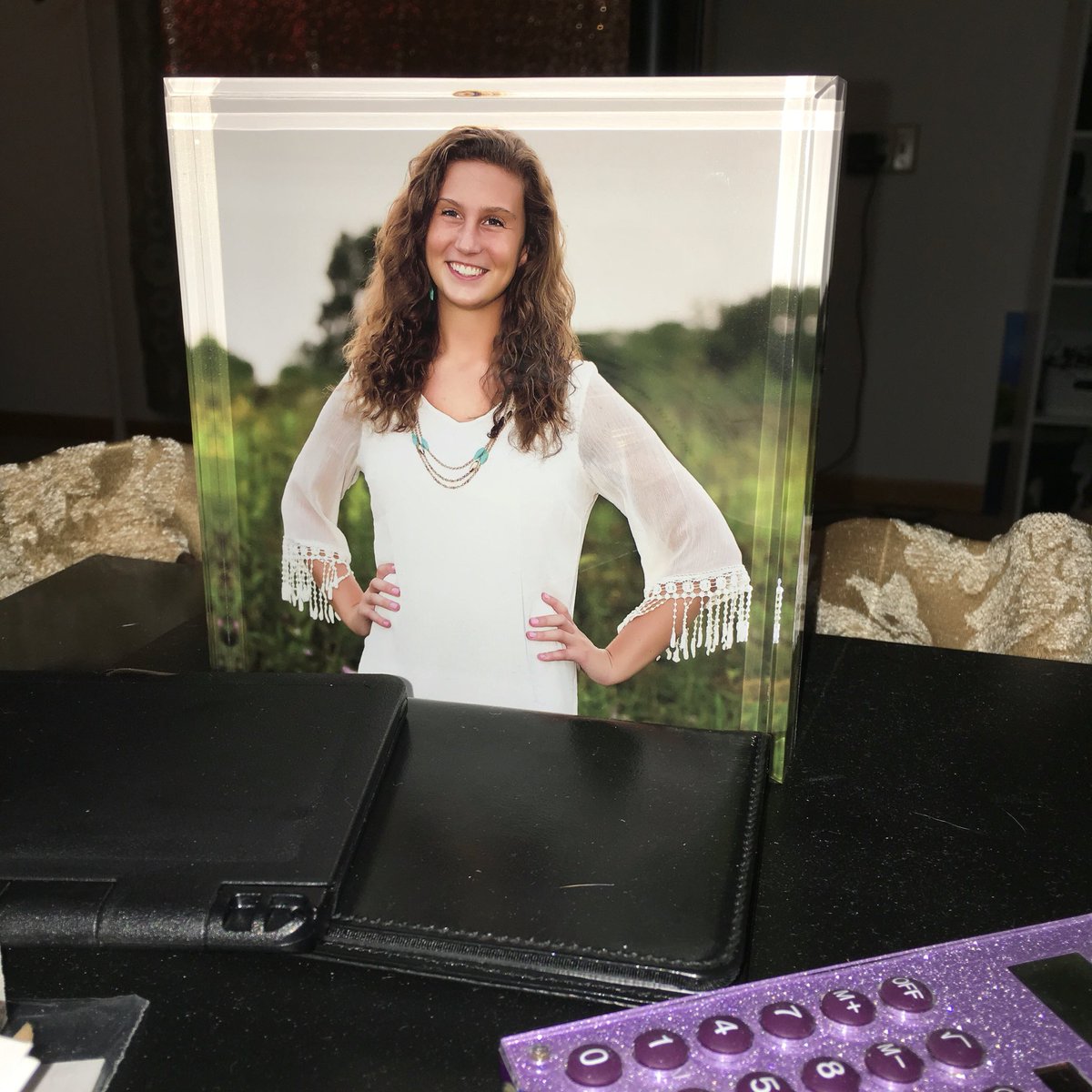 ddamicophoto's tweet photo. Jenna's keeping me company while I write my first blog today! #timetocleantheoffice #studiosamples #blogging https://t.co/6hEZqjIXld