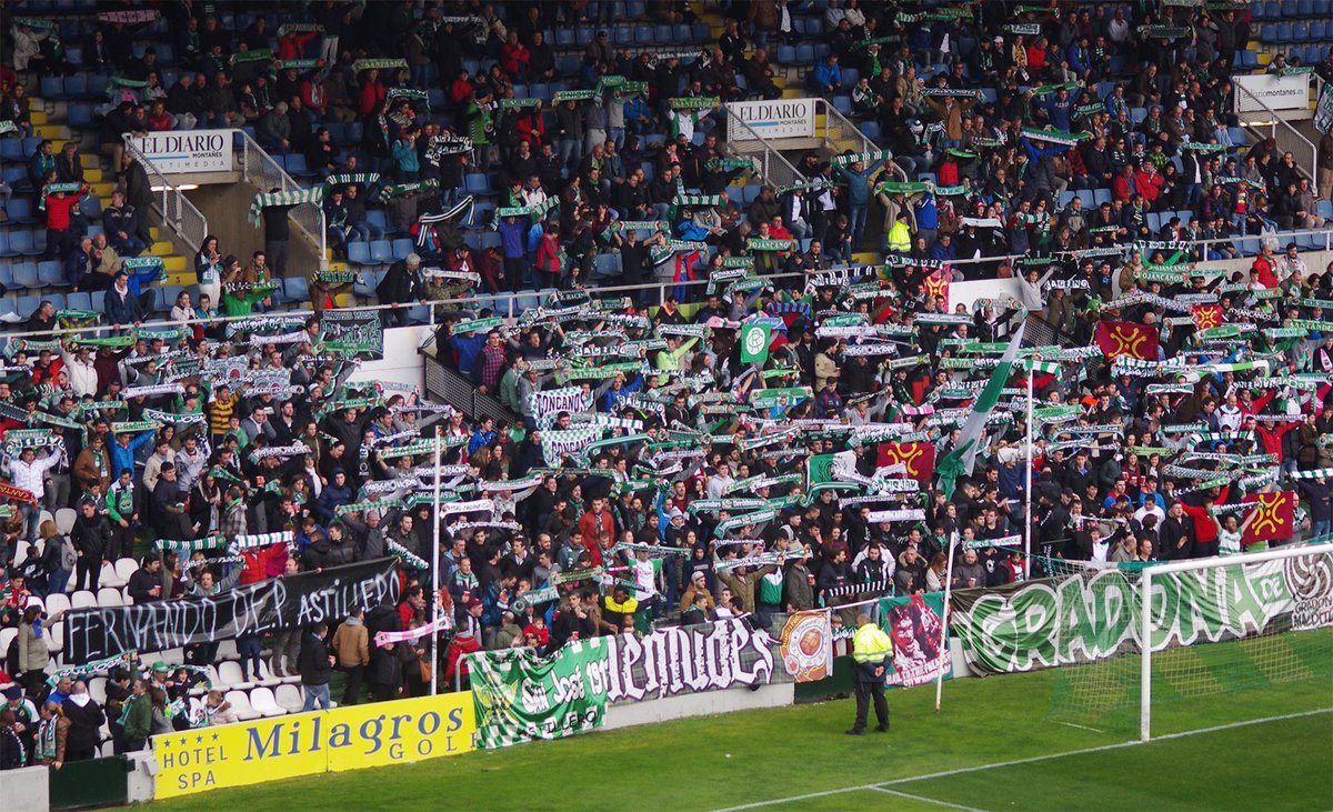 realracingclub's tweet photo. GRACIAS a la afición por acompañarnos en esta 3ª victoria consecutiva y en especial a los #PapásRacinguistas 👏💚 https://t.co/kImzstQsui