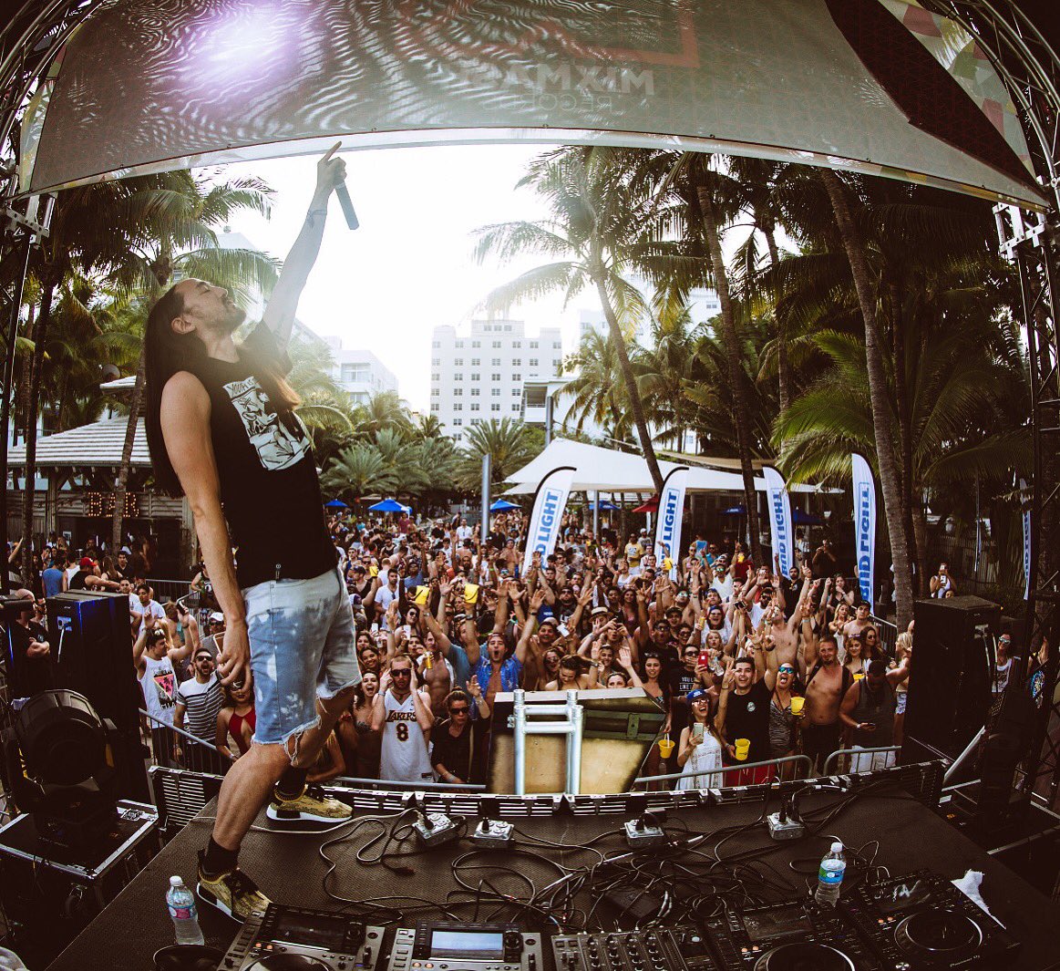 Big hugs to @spotify for having me rage face. Always playlists on my Spotify account. Follow me for that new new!! https://t.co/fbKPc3ONU6