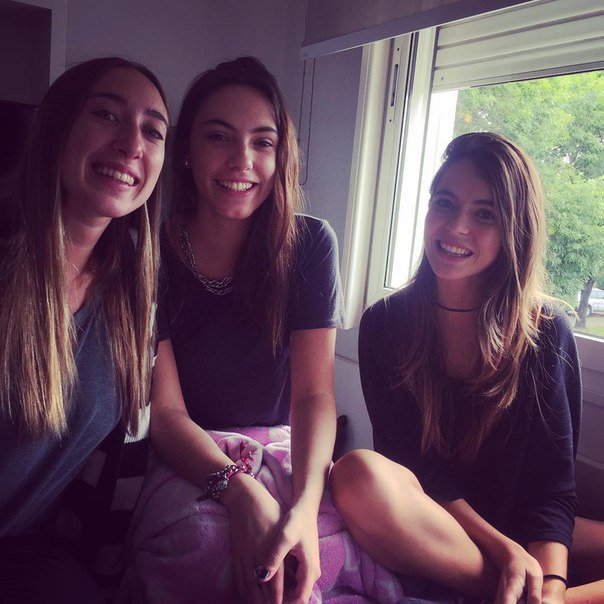 Tinita_Ucrania's tweet photo. Mejores amigas para siempre ❤ @chloelopezbehar @penido_clari @TiniStoessel https://t.co/ubLD7nYNku